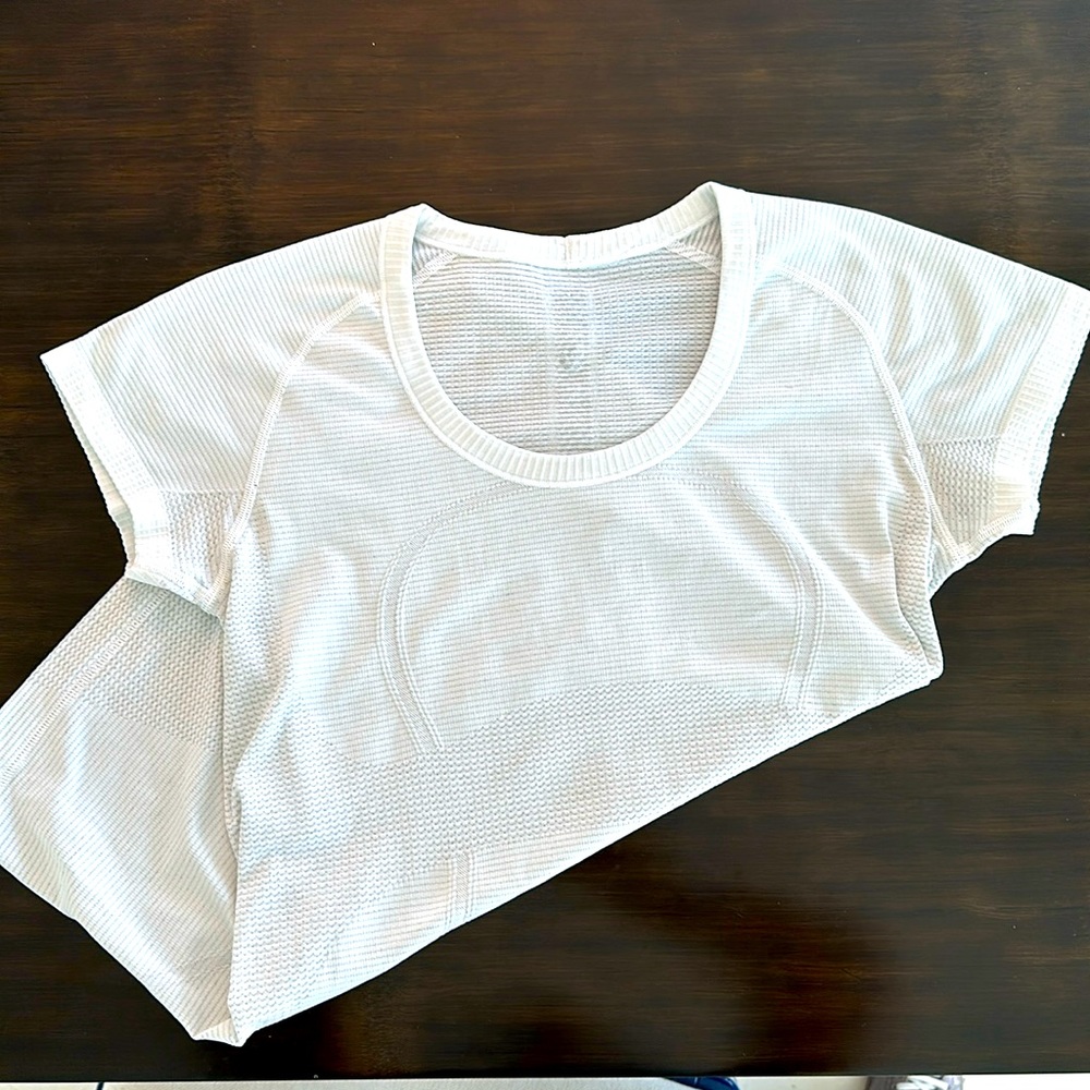 LULULEMON RUN SWIFTLY size 8 **WHITE